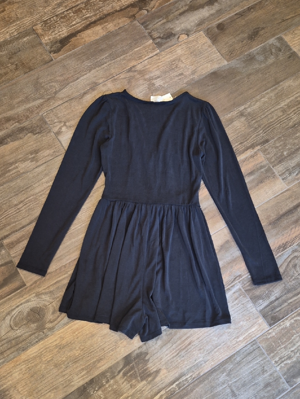 Francesca's Dee Elly Black Lightweight Long Sleeve Pleated Shoulder Romper, XS - Picture 11 of 11